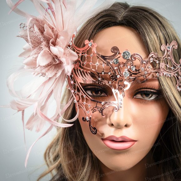 Rose gold masquerade mask blush pink feathers - Picture 2 of 4